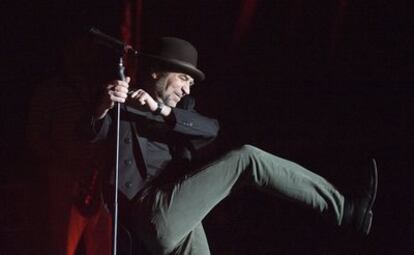 Joaquín Sabina, durante el concierto número 70 de la gira <i>Vinagre y Rosas</i>, celebrado en Santander (2010).