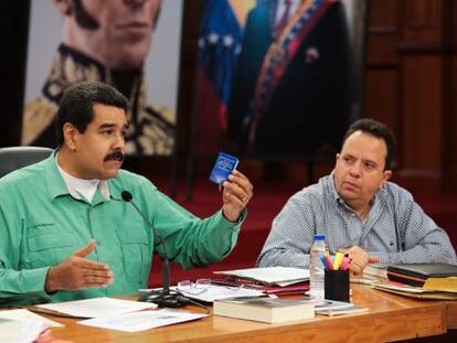Nicolás Maduro e o ministro da Economia da Venezuela.