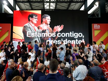 Acto de inicio de campaña electoral del PSC en Sabadell, con el candidato la Generalitat, Salvador Illa, la alcaldesa de Sabadell, Marta Farrés, y el ministro de industria, Jordi Hereu.