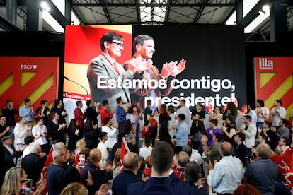 Acto de inicio de campaña electoral del PSC en Sabadell, con el candidato la Generalitat, Salvador Illa, la alcaldesa de Sabadell, Marta Farrés, y el ministro de industria, Jordi Hereu.