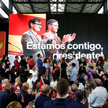 Acto de inicio de campaña electoral del PSC en Sabadell, con el candidato la Generalitat, Salvador Illa, la alcaldesa de Sabadell, Marta Farrés, y el ministro de industria, Jordi Hereu.