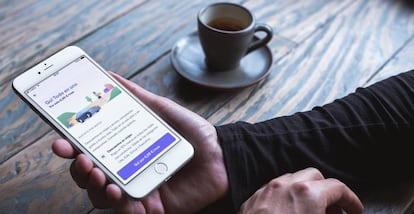 Un usuario consulta los planes de suscripción de Cabify.