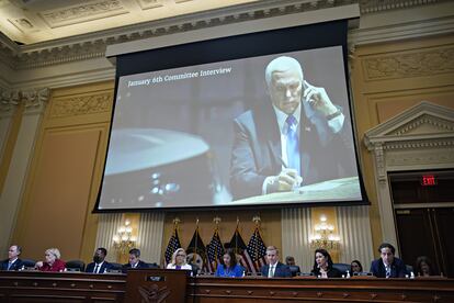 El exvicepresidente Mike Pence, en una imagen mostrada por el comité que investiga el asalto al Capitolio.