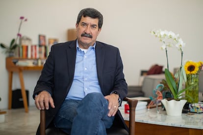 Javier Corral, durante una entrevista en su departamento de Ciudad de México, el 17 de agosto de 2024.