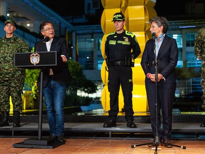 El presidente de Colombia, Gustavo Petro, y la alcaldesa de Bogotá, Claudia López, tras el primer Consejo de Seguridad y Paz, el 31 de agosto de 2022.