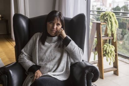 Claudia Piñeiro en su casa, en Buenos Aires.