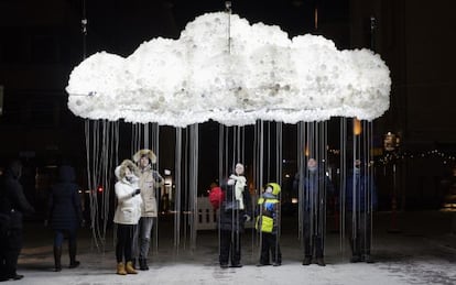 'Cloud', de Caitlind r.c. Brown y Wayne Garrett, una de las obras expuestas en el Festival de la Luz de Helsinki.