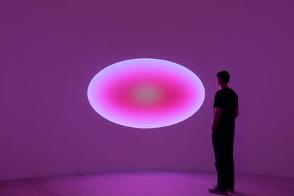 'Gathas' de la serie 'Curved Elliptical Glass', 2019, de James Turrell, expuesta en el Museo Jumex.