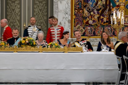  La reina Margarita de Dinamarca preside la cena de gala ofrecida a los reyes Felipe y Letizia en el Palacio de Christiansborg.