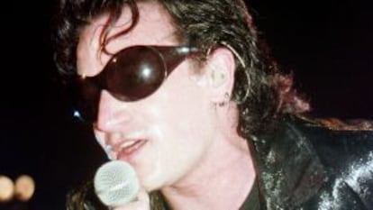 Bono, cantante de U2, en el Palau Sant Jordi en 1992.