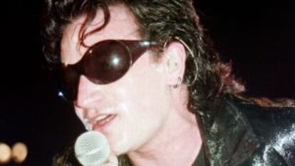 Bono, cantante de U2, en el Palau Sant Jordi en 1992.