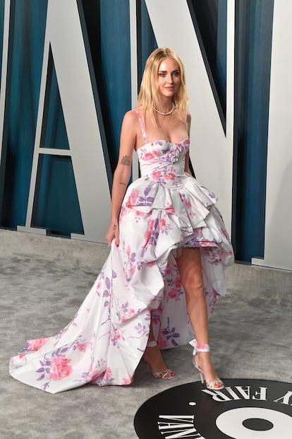 Philosophy by Lorenzo Serafini firma el vestido de la influencer Chiara Ferragni. Sus joyas son de Pomellato.