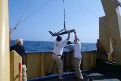 Investigadores del Juncal, a bordo del buque oceanográfico que rastreó el mar en 2012.