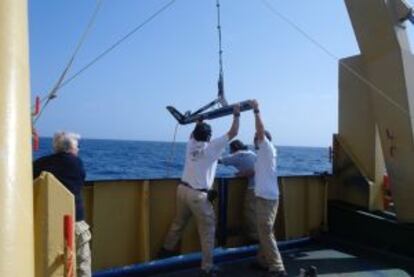 Investigadores del Juncal, a bordo del buque oceanográfico que rastreó el mar en 2012.