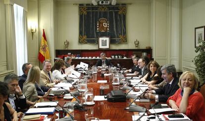 Carlos Lesmes (fondo), presidente del Consejo General del Poder Judicial, en una imagen de 2014. 