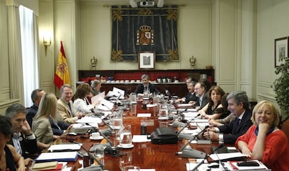 Carlos Lesmes (fondo), presidente del Consejo General del Poder Judicial, en una imagen de 2014.