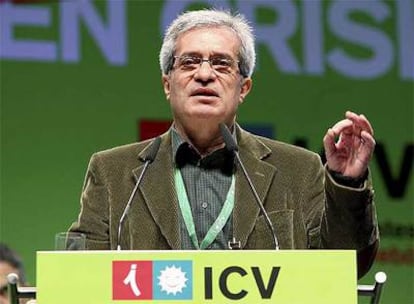 Joan Saura, líder de Iniciativa, en su discurso de ayer en la asamblea de Sabadell.