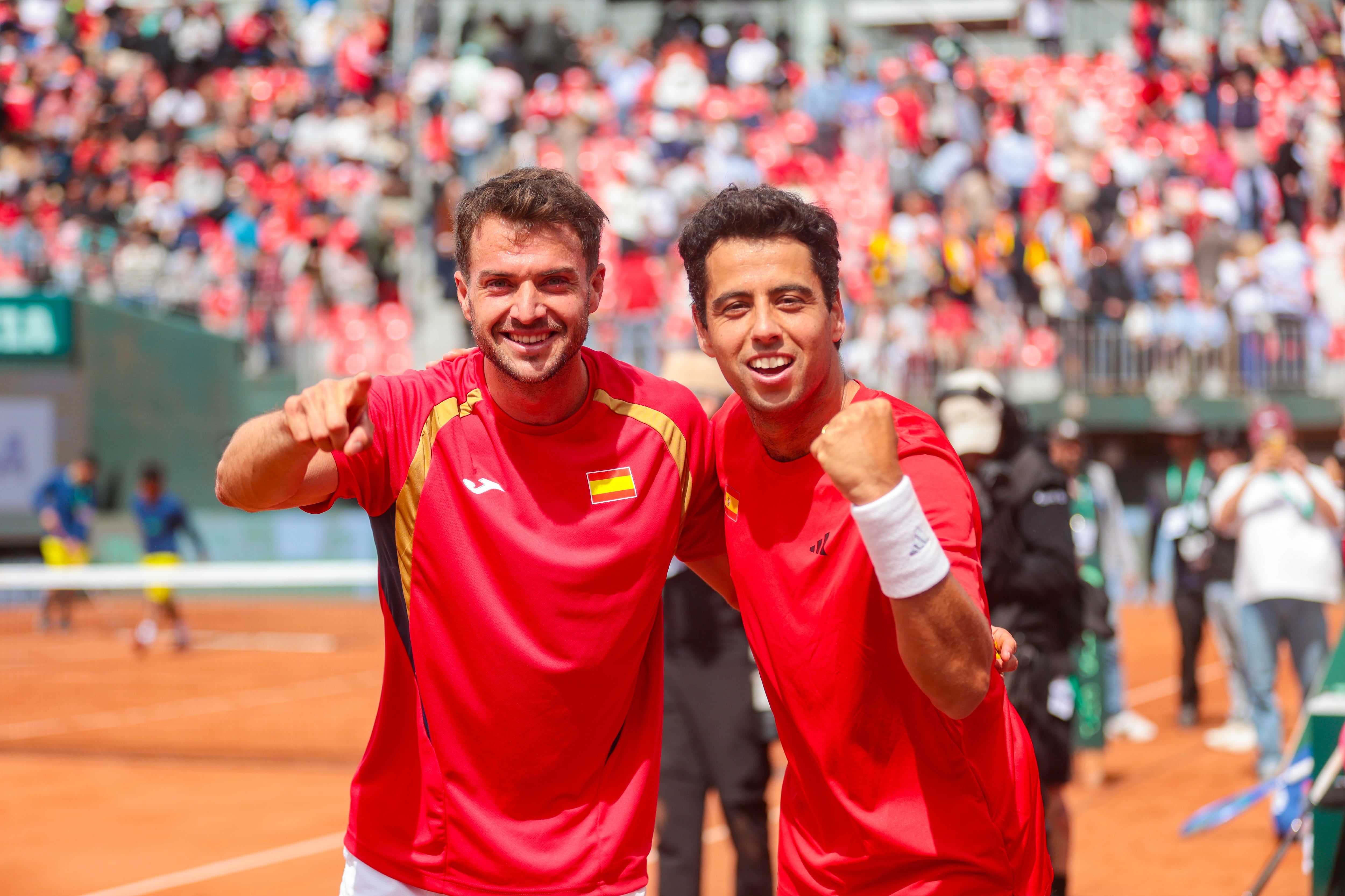 España sonroja a Chile y disputará las Finales de la Copa Davis en Bolonia