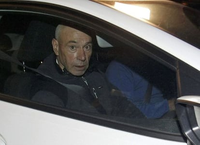 El etarra Santiago Arrospide Sarasola, alias " Santi Potros" , en el interior de un coche tras su salida de la cárcel, el pasado 4 de diciembre.
