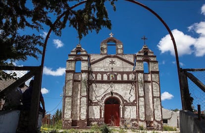 La iglesia de Salaverna ha sido cerrada porque está a punto de derrumbarse.