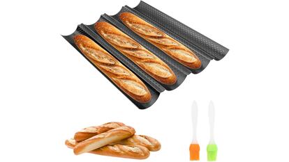 Bandeja de silicona para hornear cuatro baguettes simultáneamente.