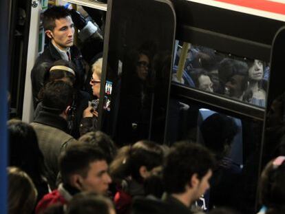 Jornada de paros parciales ayer en Metro Madrid.