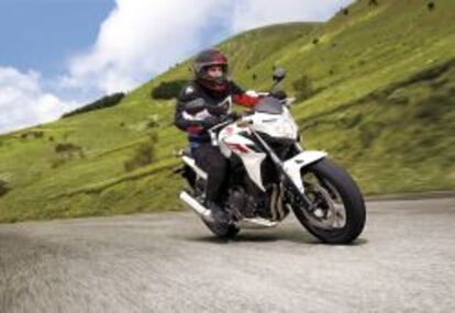 Modelo CB500F de Honda.