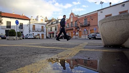 Plaza de Campo Real, con el Ayuntamiento al fondo.