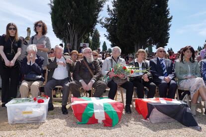 Familiares de los 199 represaliados de la Guerra Civil participan en el acto celebrado este domingo en Valladolid. 