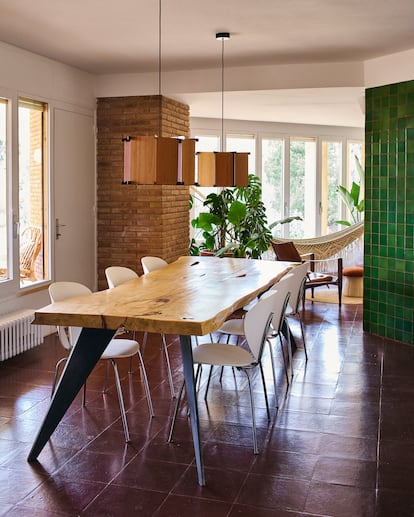 Cocina, comedor y salón ahora están más conectados visual y espacialmente, ya que antes tenían divisiones.