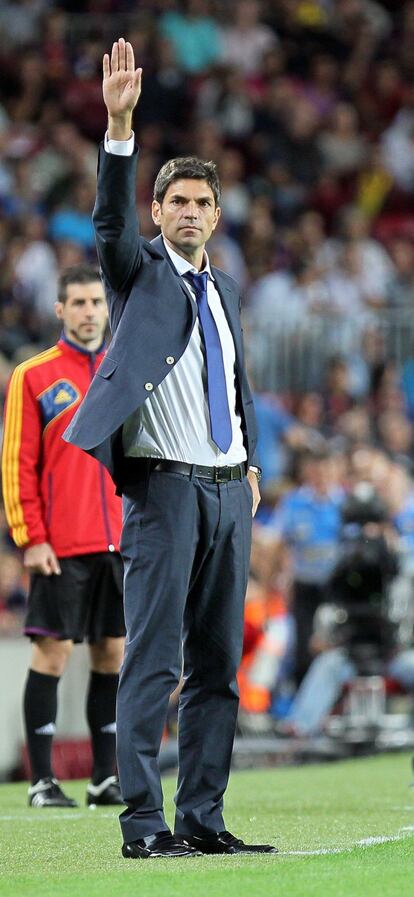 Mauricio Pellegrino, en la banda del Camp Nou.