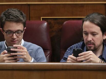 Íñigo Errejón y Pablo Iglesias en el Congreso de los Diputados.