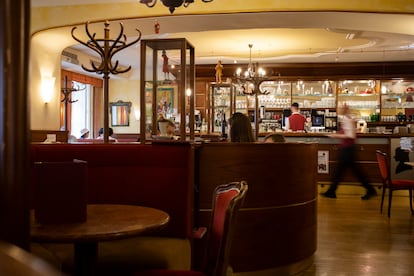 Interior del Café Mozart de Salzburgo, frecuentado por Stefan Zweig durante su estancia en la ciudad.