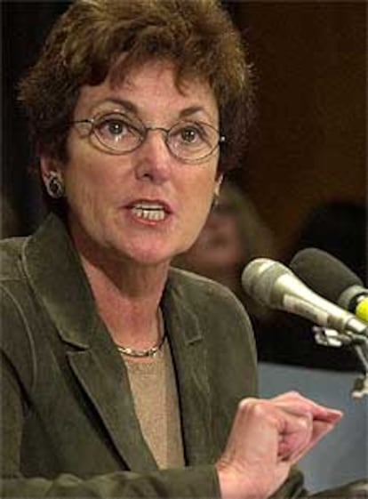 Jane Garvey, ante una comisión del Senado estadounidense en 2001.