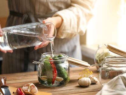 En España, la elaboración, presentación, ingredientes, categorías y otros valores de las aceitunas y conservas vegetales están estrictamente reguladas.