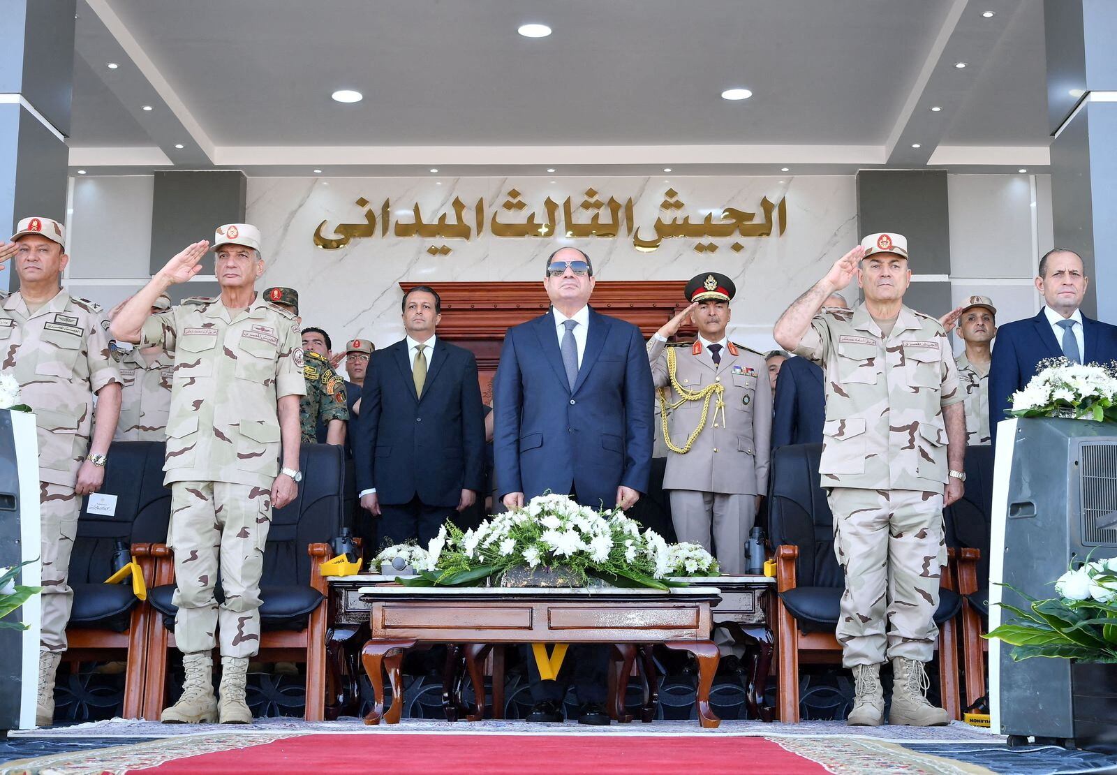 El presidente egipcio, Abdelfatá al Sisi, durante una visita a las unidades militares egipcias en Suez, el 25 de octubre. 