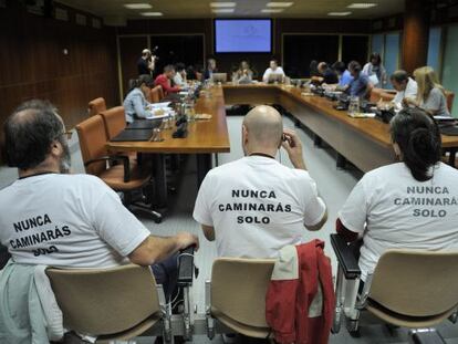 Comparecencia de representantes de Stop Desahucios en el Parlamento.