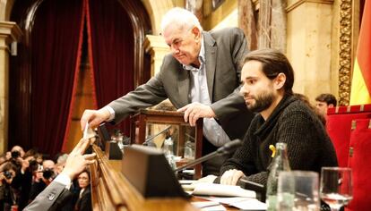 Maragall, dret, presidint la Mesa d'Edat del Parlament.