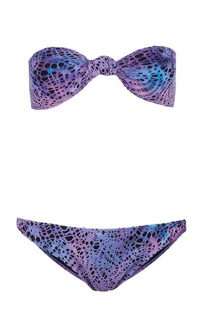 Bikini en crochet con coloración tie-dye en morado y azul, de Topshop (39 euros).