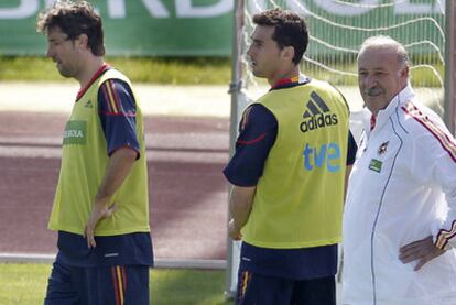 Capdevila y Arbeloa, ayer junto al seleccionador nacional, Vicente del Bosque.