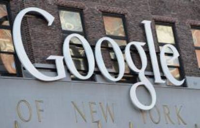 El logo de Google es visto en la sede de la firma en Nueva York (EEUU). EFE/Archivo