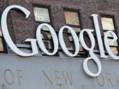 El logo de Google es visto en la sede de la firma en Nueva York (EEUU). EFE/Archivo