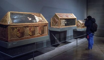 Les tres caixes sepulcrals de Sixena que s'exposen al Museu de Lleida.