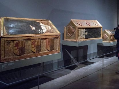 Les tres caixes sepulcrals de Sixena que s'exposen al Museu de Lleida.