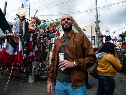 A foreign tourist at an outdoor market in Mexico City.