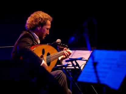 Naseer Shamma, músico iraquí y experto en el desarrollo musical y evolución del laúd. 