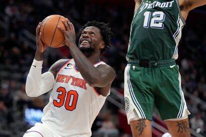 New York Knicks forward Julius Randle (30) attempts a layup as Detroit Pistons forward Isaiah Livers (12) defends during the second half of an NBA basketball game, Sunday, Jan. 15, 2023, in Detroit.