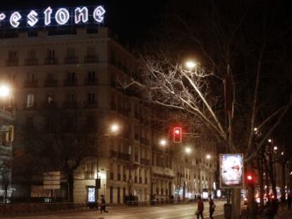 El luminoso de Firestone, que ser&aacute; retirado este lunes del n&uacute;mero tres de la calle de O&#039;Donnell, en Madrid.  