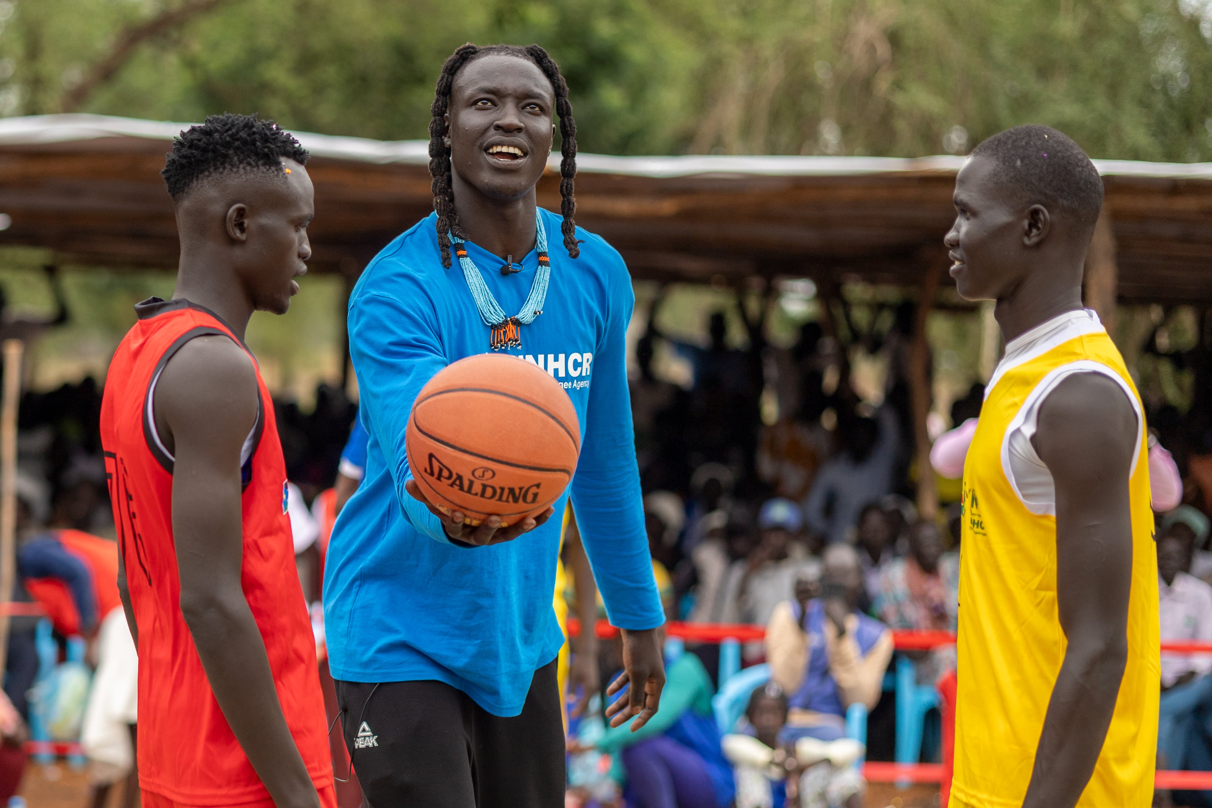Wenyen Gabriel, nuevo Embajador de Buena Voluntad de Acnur, durante una visita en el campo de refugiados de Doro, en Maban, Sudán del Sur, el 14 de julio.