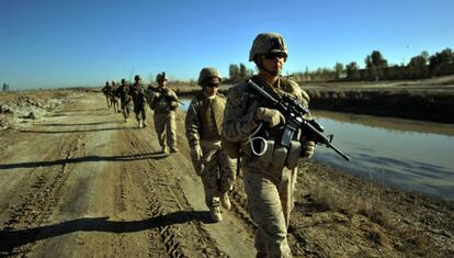 Patrulla de marines en Afganistán.